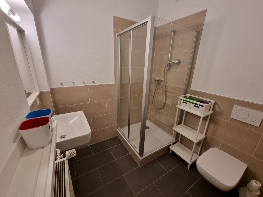 Pauschalmiete - Große 4 ZKB Wohnung mit zwei Apartments (Doppelzimmer-Apartment 26m2, Studiozimmer 30m2) für 2er WG: Schick möblierte Gemeinschaftsräume WZ/EZ/Küche/Bad in der Mitte auf über 100m2 Wohnfläche direkt am Park Schönfeld – Frankfurter Straße 159, 34121 Kassel Südstadt – Vorschaubild 17