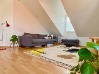 Anzeigenbild: Dachgeschoss Wohnung im Altbau - perfekt für Pendler*innen - ganze Wohnung