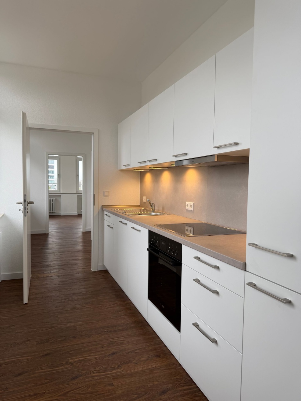 Wohnjuwel am Kesselbrink - modernisierte 3-Zimmerwohnung mit hochwertiger Einbauküche – 33602 Bielefeld Innenstadt – Vorschaubild 2