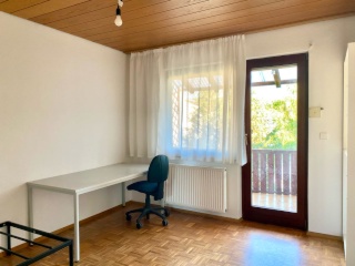 Anzeigenbild: 2 freie möblierte WG-Zimmer 14qm und 12qm in zentraler Lage direkt am Bahnhof Waiblingen