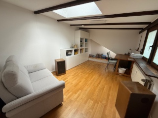 Anzeigenbild: Komplett ausgestatte charmante zentrale und ruhige 2-Zimmer-Maisonette mit großer Wohnküche