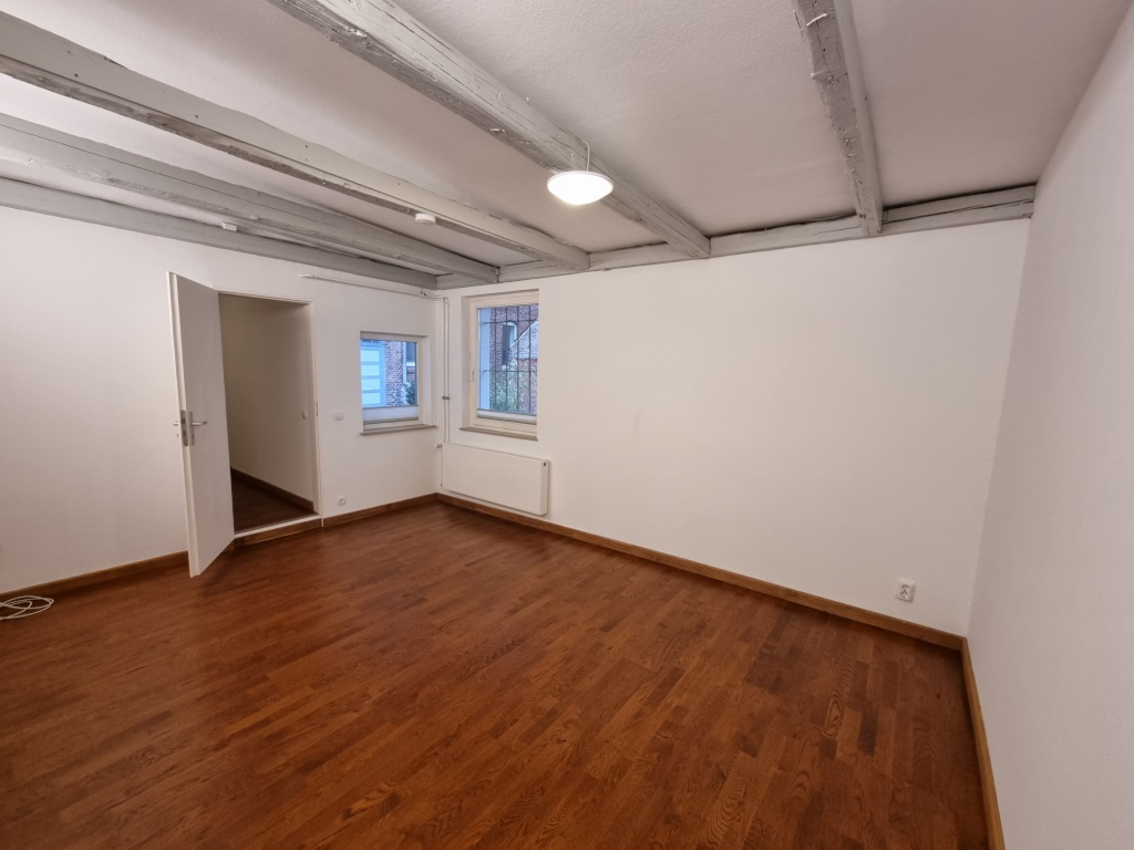 Pauschalmiete - Große 4 ZKB Wohnung mit zwei Apartments (Doppelzimmer-Apartment 26m2, Studiozimmer 30m2) für 2er WG: Schick möblierte Gemeinschaftsräume WZ/EZ/Küche/Bad in der Mitte auf über 100m2 Wohnfläche direkt am Park Schönfeld – Frankfurter Straße 159, 34121 Kassel Südstadt – Vorschaubild 15