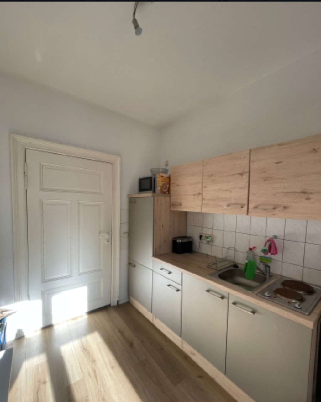 Flatshare Sudenburg Helmstedter Strasse 61 - Wohnküche mit Moderne Einbauküche inklusive Geräten