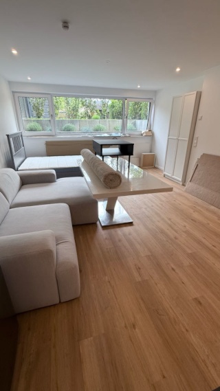 Anzeigenbild: Helles Neubau-Highlight mit Gartenblick – Flexibel mieten —