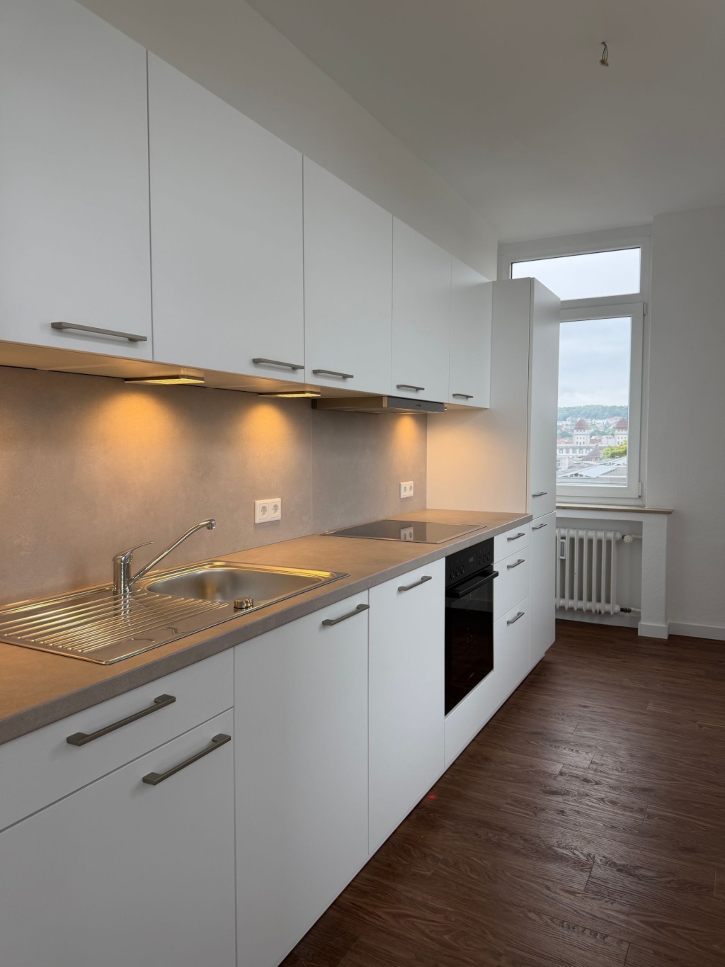 Wohnjuwel am Kesselbrink - modernisierte 3-Zimmerwohnung mit hochwertiger Einbauküche – 33602 Bielefeld Innenstadt – Bild 1 von 13