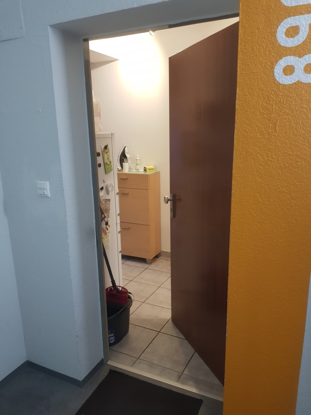 WG-Zimmer Bruck Gerhart-Hauptmann-Straße 15 - Sicherer Zugang & gepflegter Flur