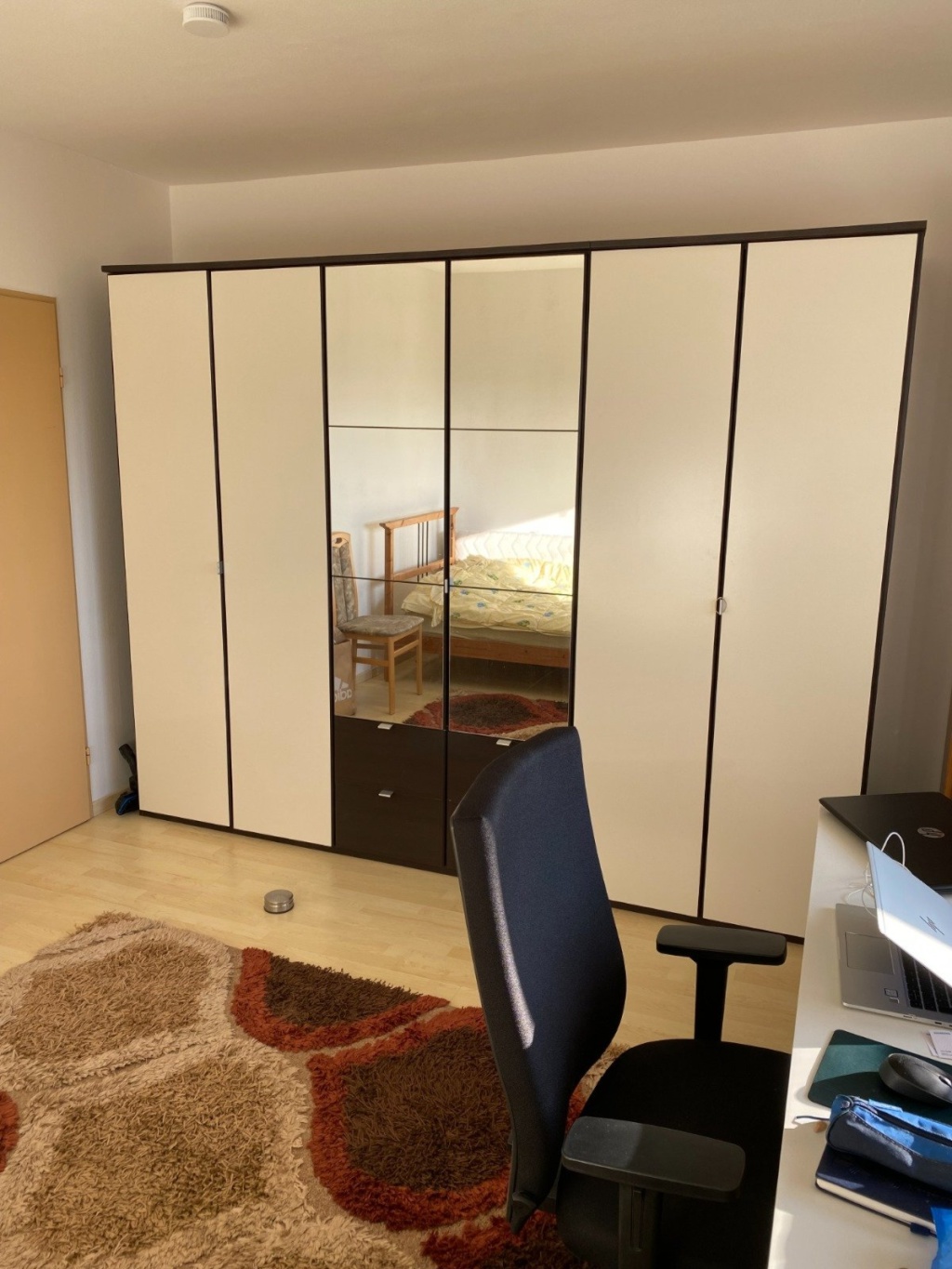 WG-Zimmer Bruck Gerhart-Hauptmann-Straße 15 - Viel Stauraum - Großer Spiegelschrank
