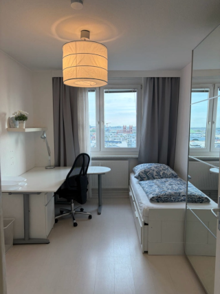 Furnished 16 m2 room in central Mitte, Anmeldung possible, balcony, 2 bathrooms