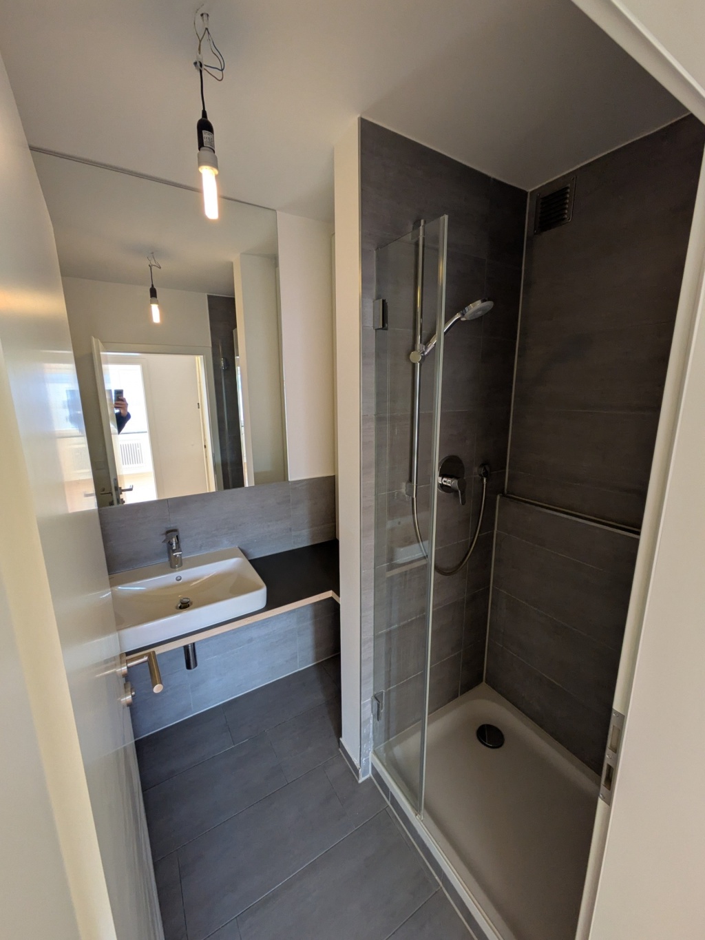 Erstbezug nach Sanierung! Perfekt als 3er- oder 4er-WG in Stuttgart-Ost mit Balkon & Aufzug – Neckarstraße, 70190 Stuttgart Ost – Vorschaubild 4