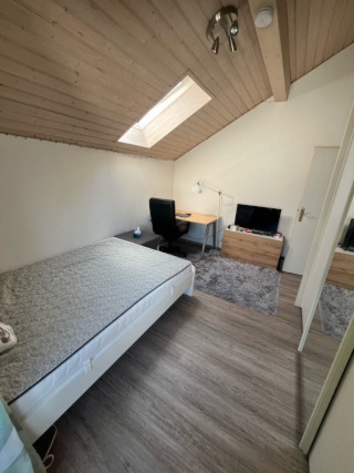 Anzeigenbild: Großes Zimmer in ruhiger WG/Haus in Gröbenzell- nur Frauens