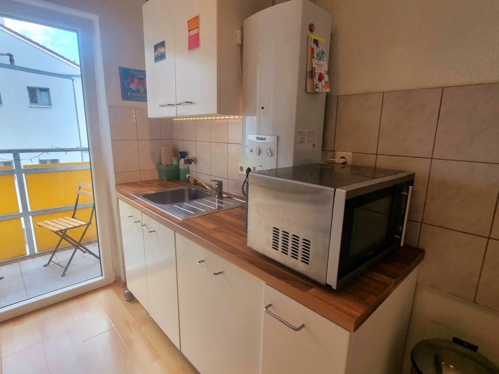 Wohnung Hummelstein wirthstraße  55 - Küche mit Spülmaschine und Mikrowelle