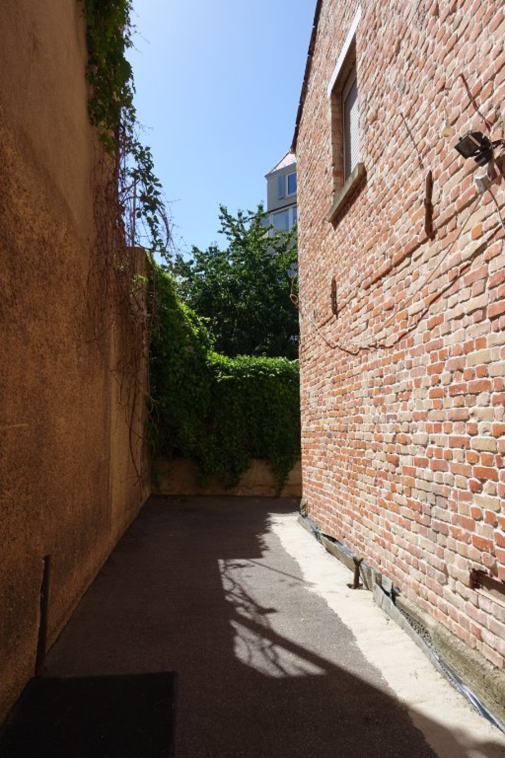 Habitación en WG West Seyfferstraße - Der Weg zu uns in den Hinterhof
