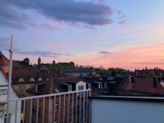 Flair, XXL-Sonnenterrasse & Burgblick =>34 qmTraumzimmer lichtdurchflutet, in Gärten hinter der Veste. Deins?