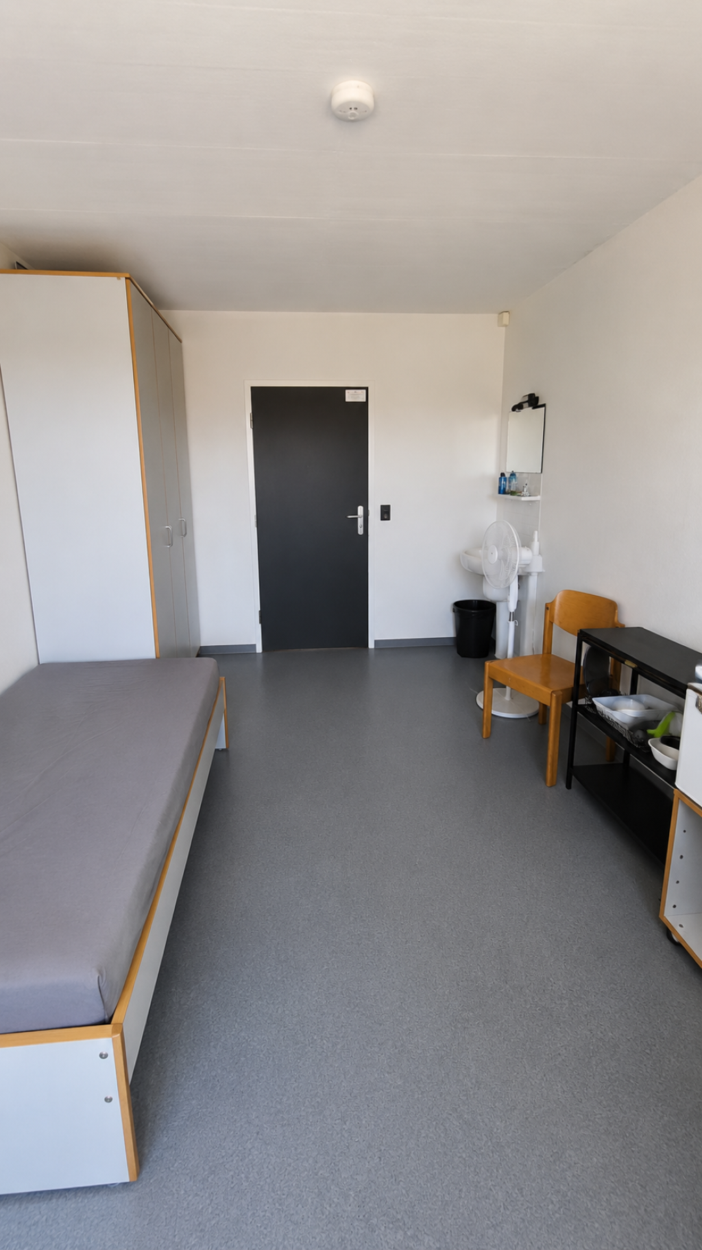 Temporary Sublet: Furnished Student Dorm Room for 2 Months (Dec - Jan)) – Henkestraße 40, 91054 Erlangen Innenstadt – Vorschaubild 2