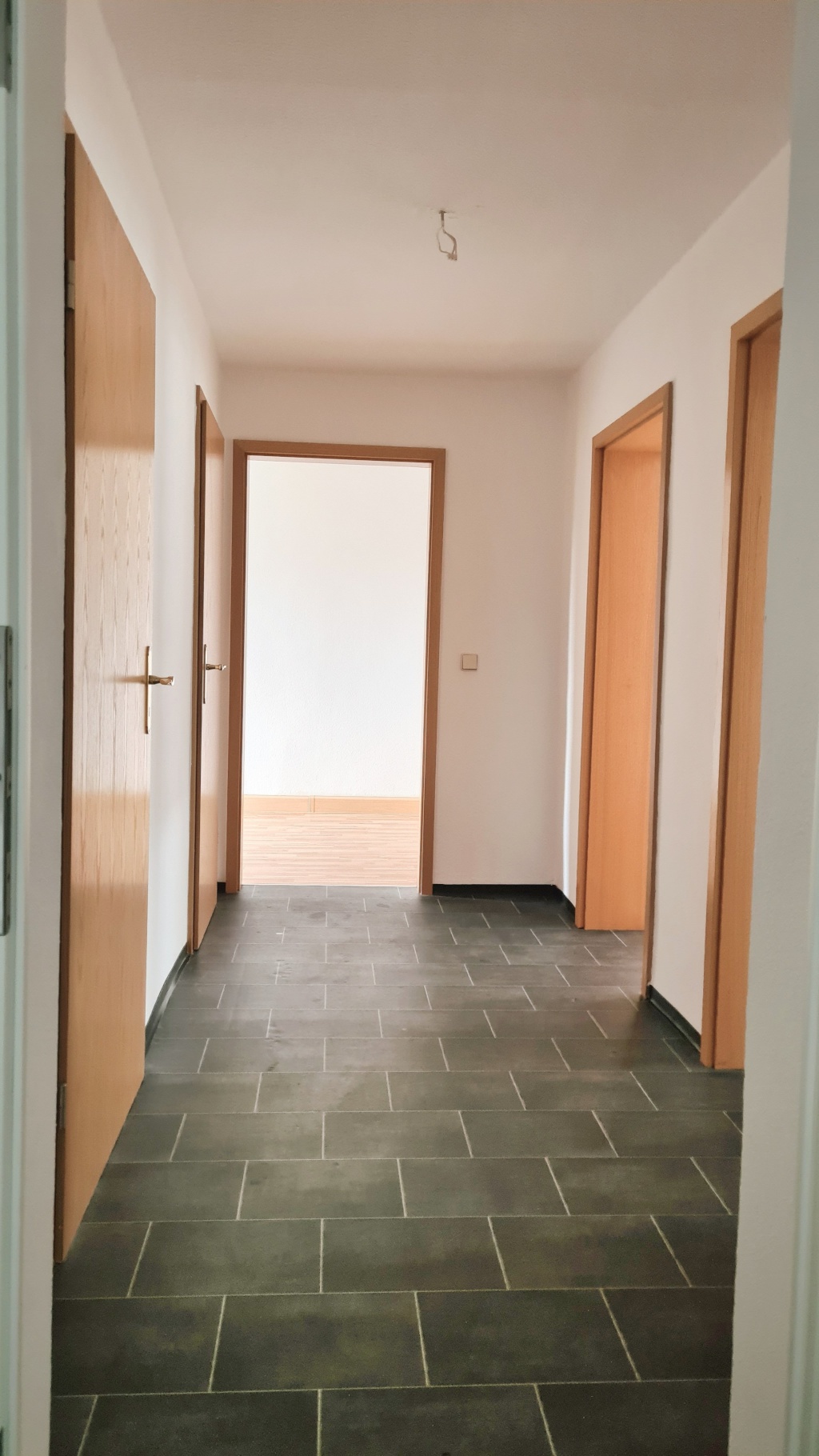 Helle 3-Raum-Wohnung mit Balkon direkt am Brühl-Boulevard – Hermannstraße, 9111 Chemnitz Zentrum – Vorschaubild 2