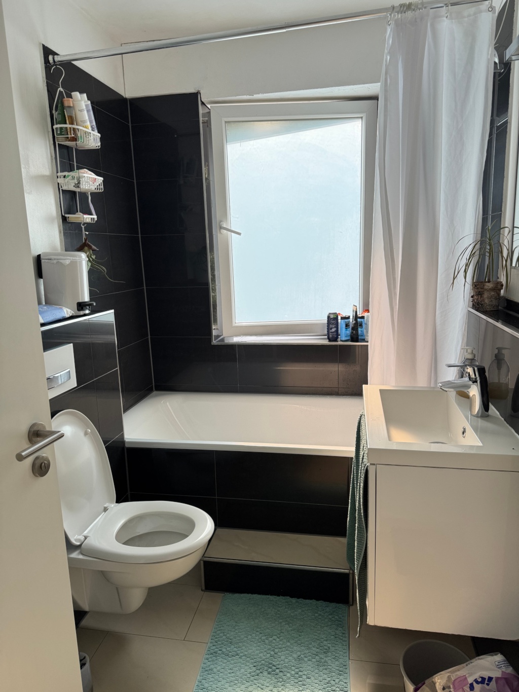 Habitación en WG West Seyfferstraße - Bad mit Dusche und Toilette