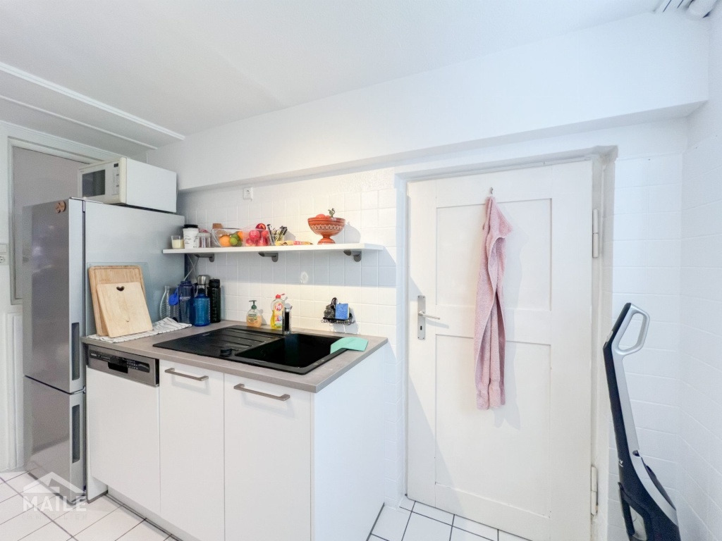 Großzügige 3,5 Zimmerwohnung mit EBK, Terrasse in ruhiger Lage von Stuttgart. – Landhausstraße 94, 70190 Stuttgart Mitte – Vorschaubild 4