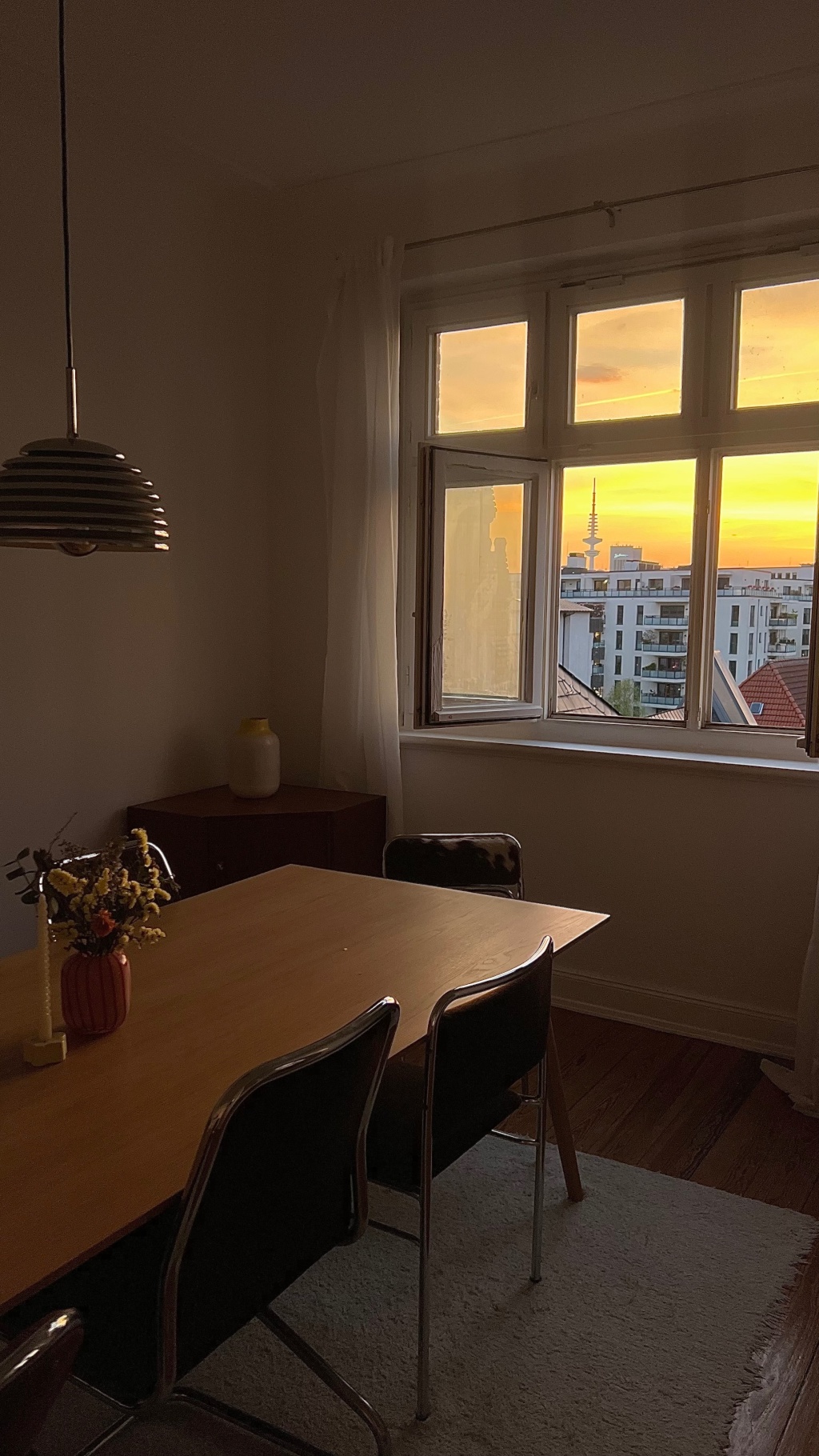 Möblierte Altbauwohnung in St. Georg zur Zwischenmiete – Koppel 26, 20099 Hamburg St. Georg – Vorschaubild 2