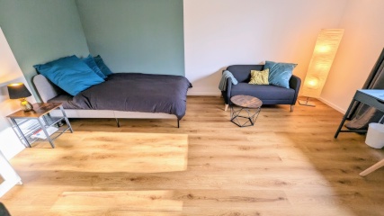Anzeigenbild: ***WG Pletti: Neuperlach - MODERN, HELL & GUT ANGEBUNDEN! U-Bahn 10-15 Min, Hauptbahnhof 15 Min! Ostpark, Shopping & Restaurants! Fully furnished room in great location!