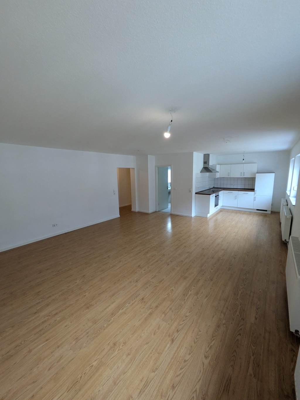 Wohnung mit frisch saniertem Bad – Perfekt für 2er-WG mit offener Küche und Aufzug – Heinrich-Baumann-Straße, 70190 Stuttgart Ost – Vorschaubild 2
