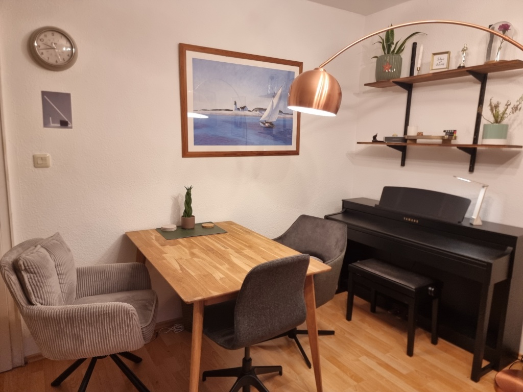 Wohnung Hummelstein wirthstraße  55 - Esstisch und Klavier