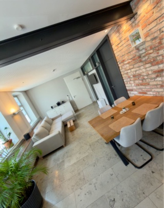 Anzeigenbild: Exklusive möbilierte Wohnung auf Zeit mit Büro, Terrasse & Sauna