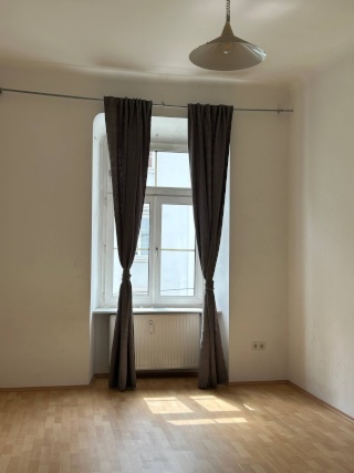 Anzeigenbild: Beautiful, bright room in central 4-room apartment – Available now!