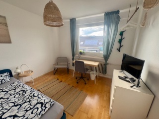 Anzeigenbild: Kurzzeit! Sehr zentral gelegenes Zimmer mit Aussicht und Aufzug in Pempelfort/ Short-time! Very centrally located room with a view and a lift in Pempelfort