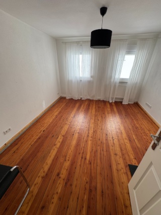 Anzeigenbild: Ruhiges WG-Zimmer in schöner Altbauwohnung / Innenstadt