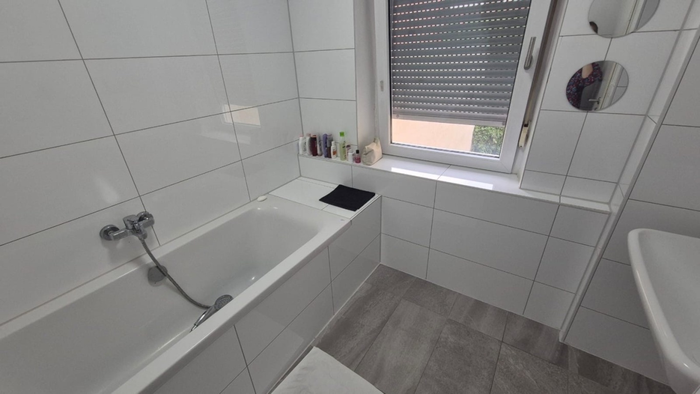 WG-Zimmer Oberhausen Pestalozzi 1 - Bad
