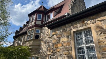 Anzeigenbild: Zimmer in historischer Villa – Gemeinschaft & Tradition seit 1849, Tübingen-Österberg
