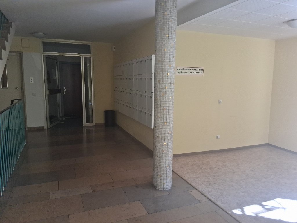 1-helles Zimmer Appartement 18qm in Schwabing - Tolle Lage: 5 Min zur Münchner Freiheit/Englischer Garten, EG im Hinterhof, Ideal für Studenten oder junge Berufseinsteiger – Siegesstrasse 12, 80802 München Schwabing-Freimann – Vorschaubild 3