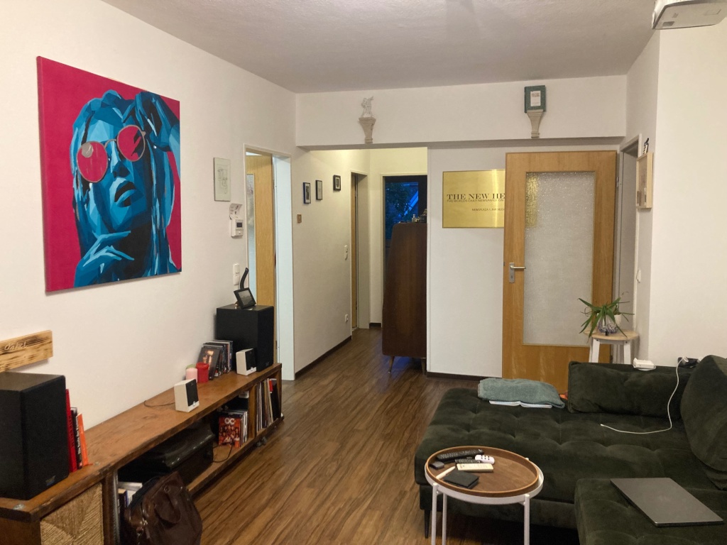 voll ausgestattete 3 Zimmer Wohnung mit Balkon