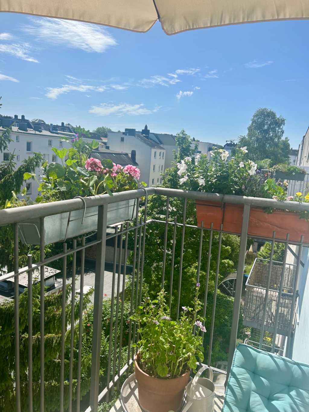 Über den Dächern von Eimsbüttel: möblierte 2 Zi Wohnung mit Südbalkon – Bright furnished 2-room apartment with balcony in Eimsbüttel – Methfesselstraße, 20257 Hamburg Eimsbüttel – Vorschaubild 12