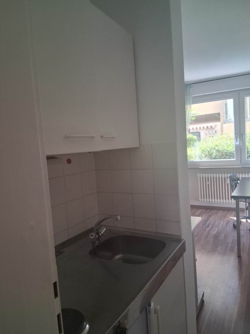 1-helles Zimmer Appartement 18qm in Schwabing - Tolle Lage: 5 Min zur Münchner Freiheit/Englischer Garten, EG im Hinterhof, Ideal für Studenten oder junge Berufseinsteiger – Siegesstrasse 12, 80802 München Schwabing-Freimann – Vorschaubild 9