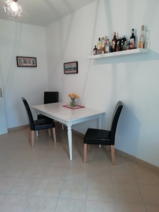 Gepflegte, voll ausgestattete Altbauwohnung für Sept-Nov — photo 1
