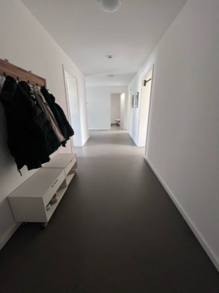Anzeigenbild: Schöne Dachgeschoss-Wohnung komplett neu zu besetzen als 3er-WG