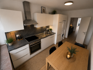 Ad image: 3er WG Bahnhofsvorstadt ab sofort frei 28m2, Balkon, teilmöbliert, frisch saniert, 4 OG, Fahrstuhl