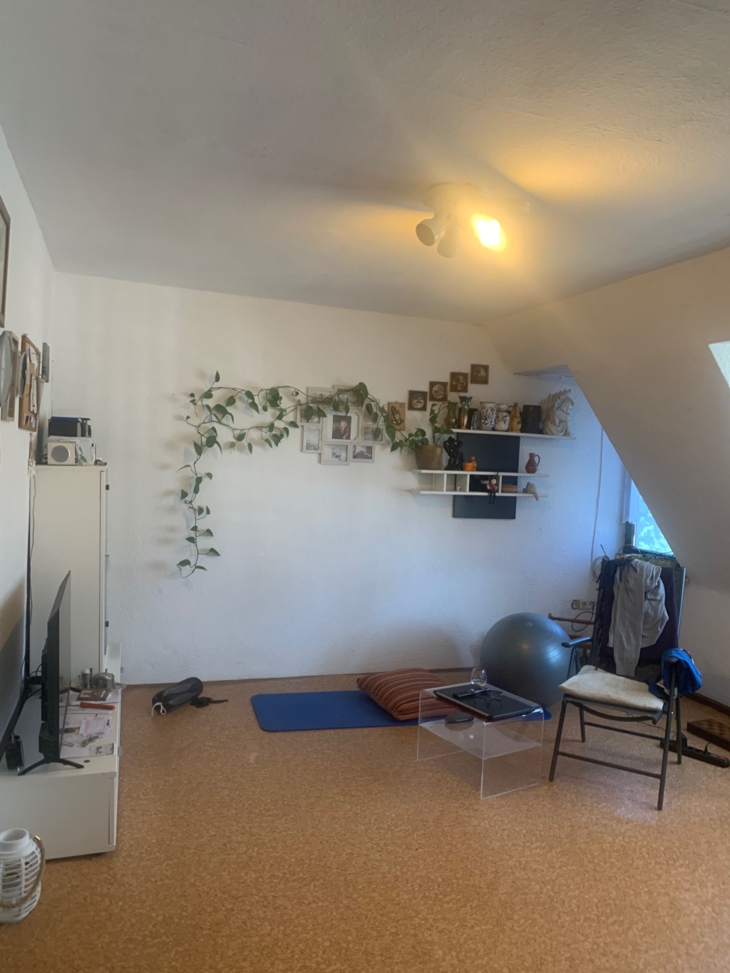 Kleine 3 Zimmerwohnung an Hausmeisterehepaar zu vermieten