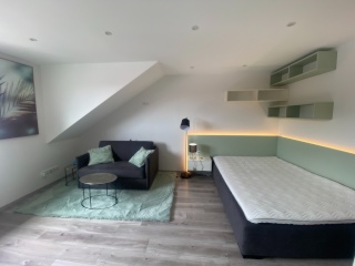 Möbliertes WG-Zimmer in Frankfurt Nieder-Erlenbach – All-Inclusive – ideal für Pendler & Berufstätige