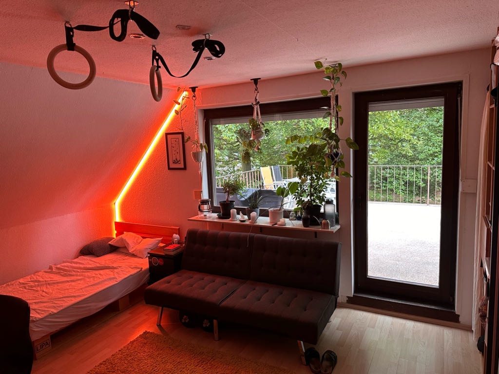 WG-Zimmer Zeppelinheim Mathilde-Rösch-Straße 5 - Der Govee-LED-Streifen ist per App steuerbar