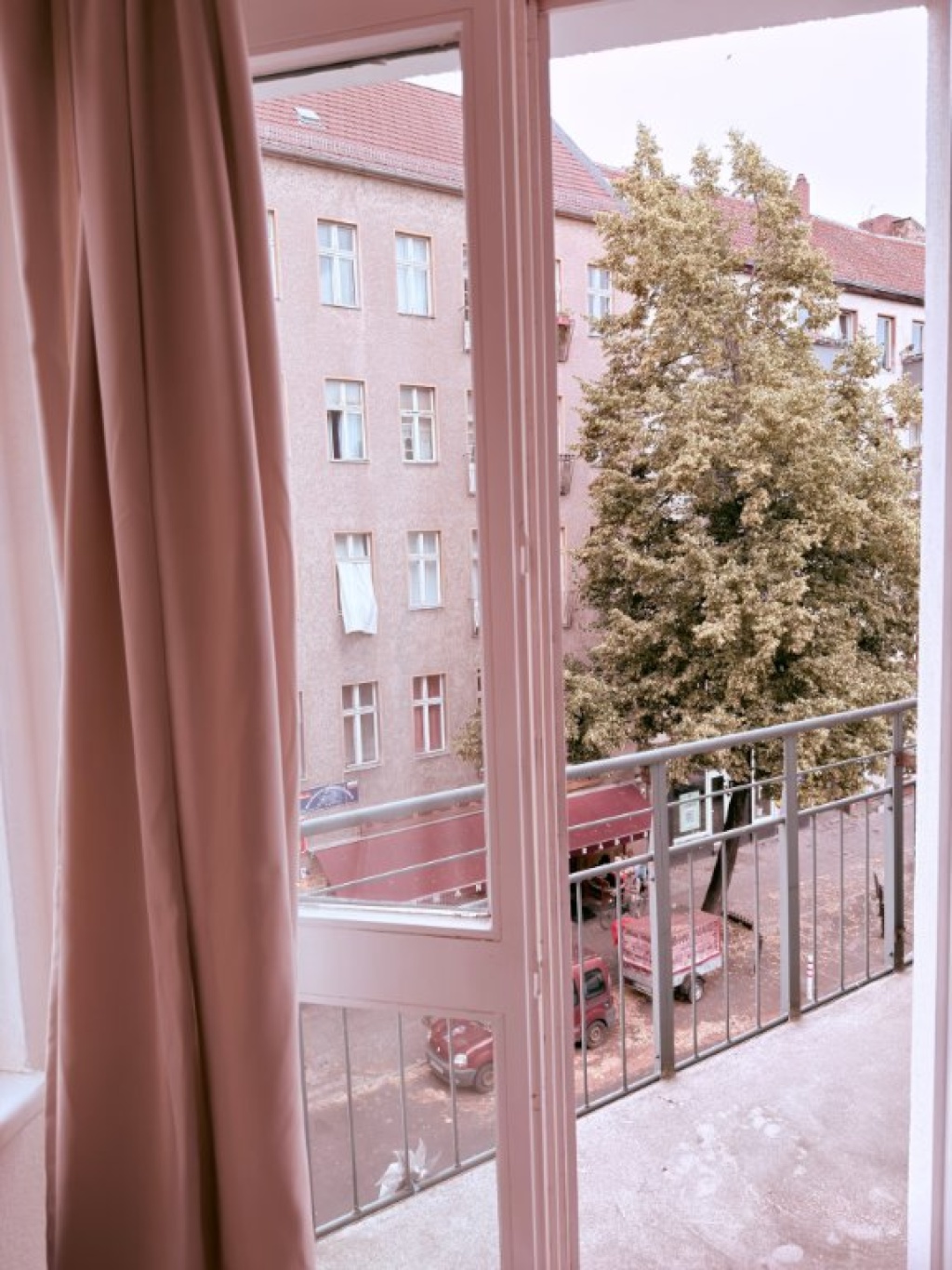 Stylish Private Mezzanine Room with Balcony | Heart of Berlin-Neukölln – Hertzbergstraße, 12055 Berlin Neukölln – Vorschaubild 11