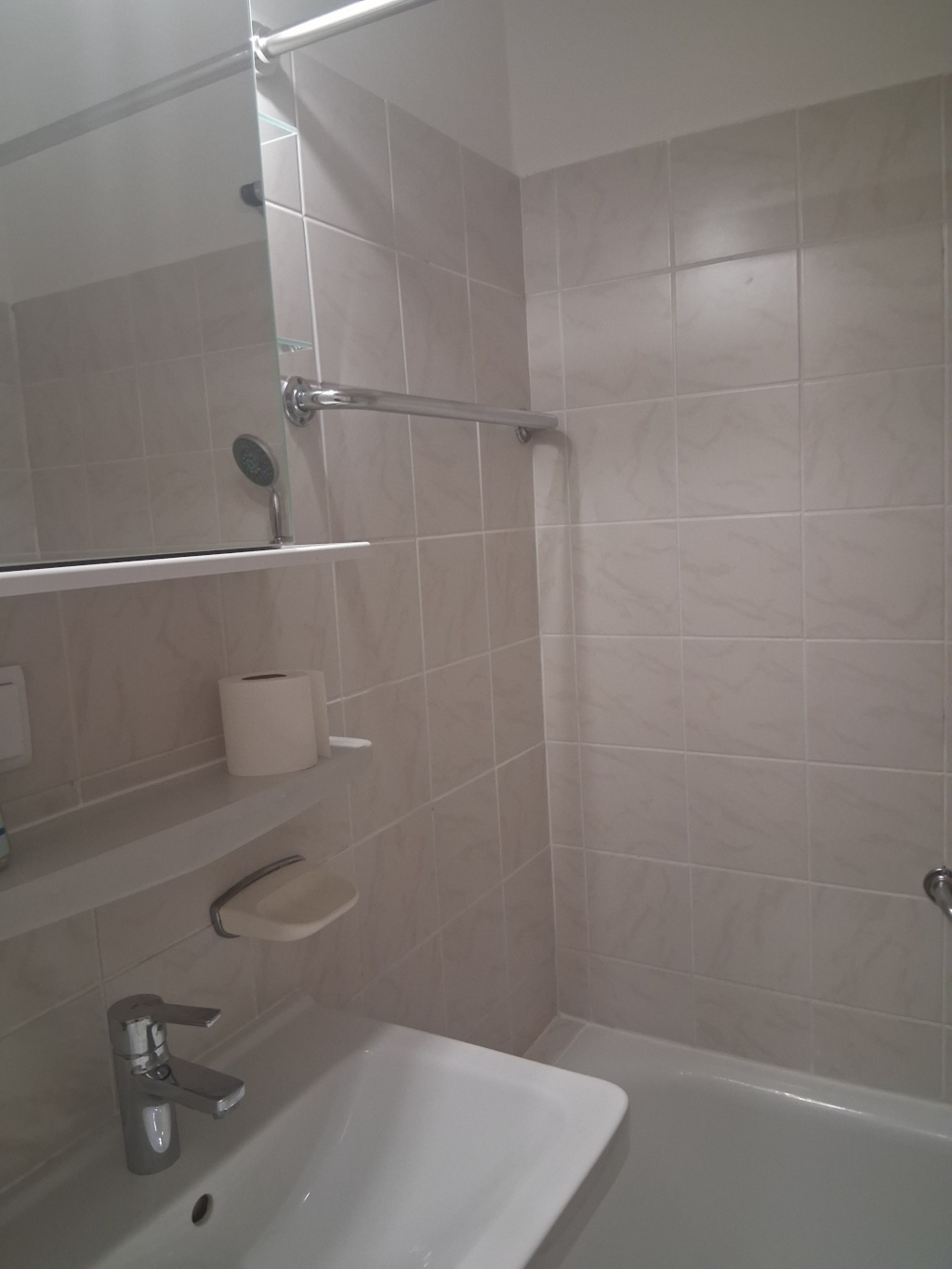 1-helles Zimmer Appartement 18qm in Schwabing - Tolle Lage: 5 Min zur Münchner Freiheit/Englischer Garten, EG im Hinterhof, Ideal für Studenten oder junge Berufseinsteiger – Siegesstrasse 12, 80802 München Schwabing-Freimann – Vorschaubild 12
