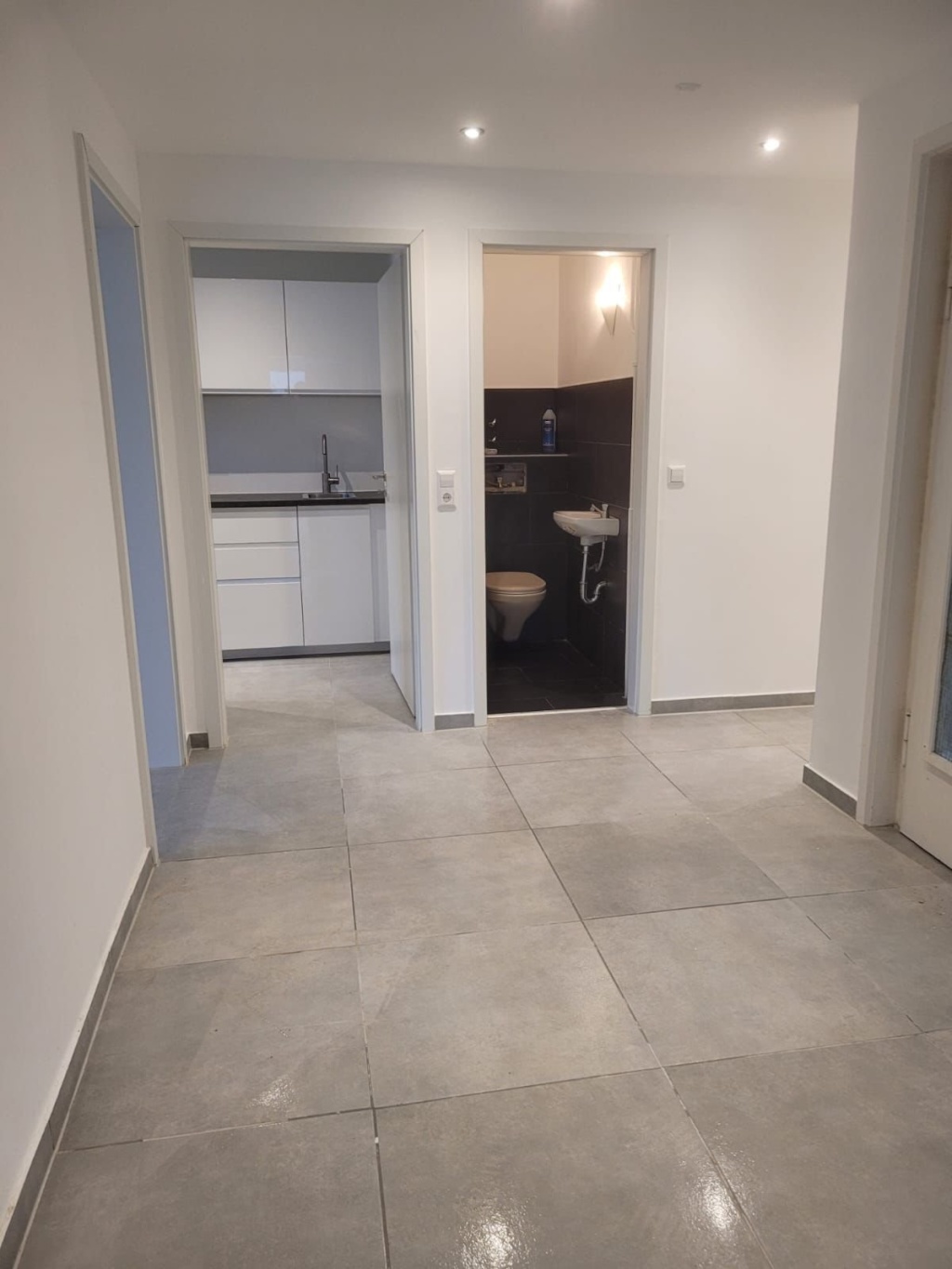 Zimmer in 5er-WG zu vermieten – 465 € warm – Silberburg str 41, 70176 Stuttgart Mitte – Vorschaubild 2