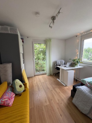 Helles Zimmer frei in schöner 6er-WG!