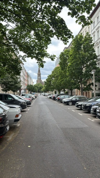 Möblierte 2-Zimmer-Wohnung in der Kastanienallee im August — photo 1