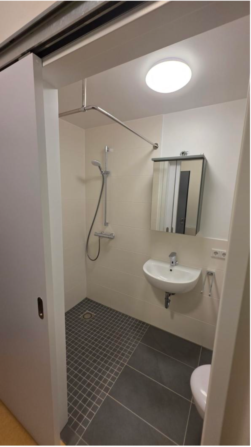 Neu erbautes, voll möbliertes Studio-Apartment zur Untervermietung (flexibel) – Campus B74, 66123 Saarbrücken St. Johann – Vorschaubild 3