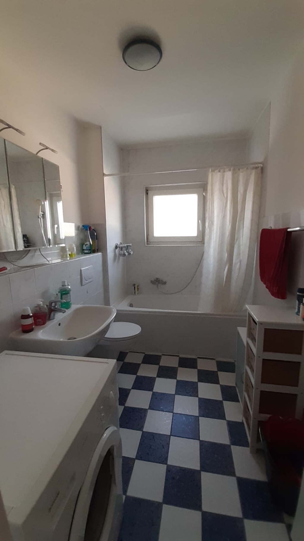 Flatshare Auerbach Darmstädter Str.198 - Badezimmer mit Waschmaschine