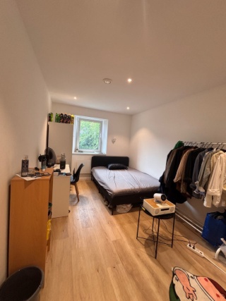 Ad image: A well spacious fully furnished private room available  with in a 3 sharing flat in Leibnizstraße, Schweinfurt . The modern and minimalist flat located in a perfect place for a Student in schweinfurt . There is Netto , Lidl Supermarkets which 5-10min away