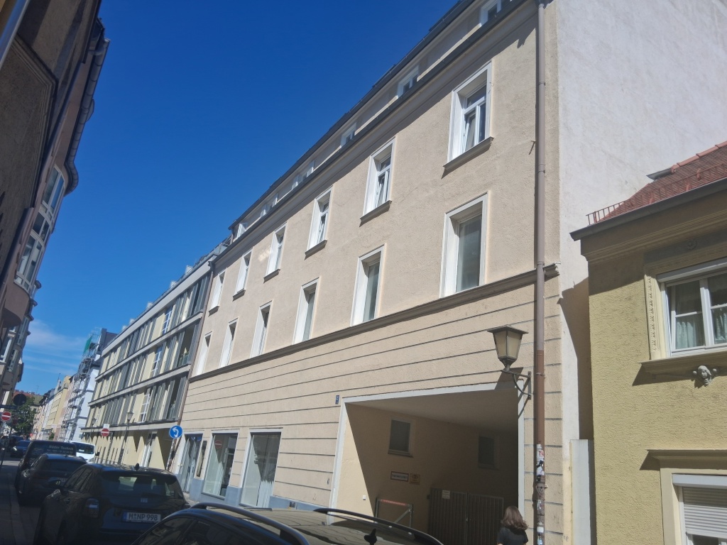 1-helles Zimmer Appartement 18qm in Schwabing - Tolle Lage: 5 Min zur Münchner Freiheit/Englischer Garten, EG im Hinterhof, Ideal für Studenten oder junge Berufseinsteiger